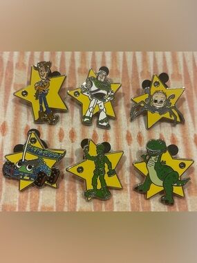 DISNEY HIDDEN MICKEY 2023 TOY STORY STARS WOODY BUZZ RC ARMY MAN REX SET 6 PINS